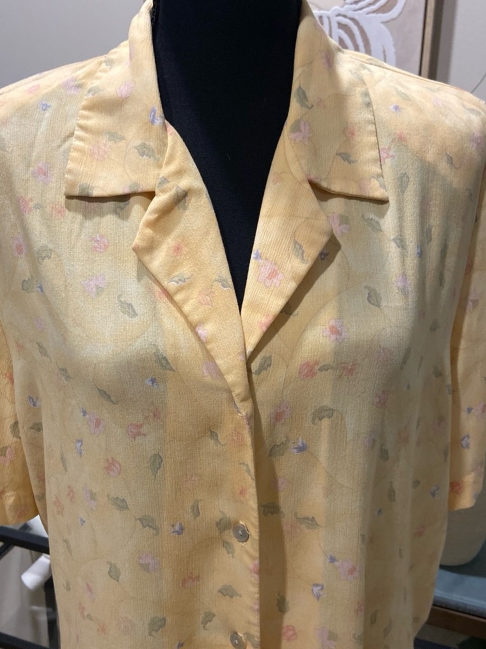 Vintage Yellow Floral Button-Front Short Sleeve Blouse - Picture 2 of 4
